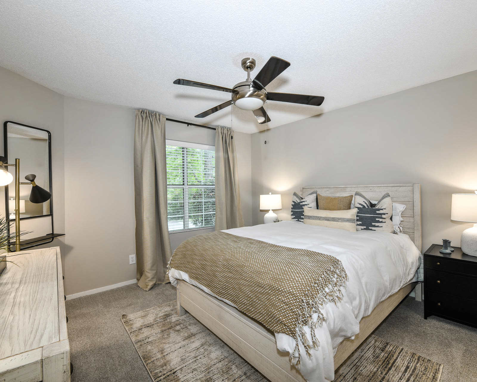 670 Thornton 2 of 12